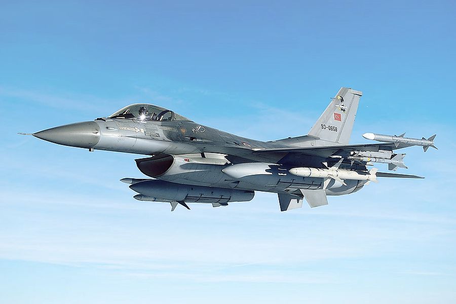 Турция заявила о модернизации истребителей F-16 Block 30 своими силами
