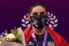 Türk rakibini yenen Ermeni kadın halterci dünya şampiyonu oldu