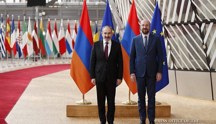 AB Konseyi Başkanı Michel, Paşinyan ve Aliyev ile görüştü