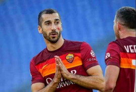 Henrikh Mkhitaryan Roma’da oynamaya devam edecek