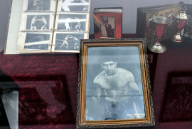 Türkiye'nin ilk profesyonel Ermeni boksörü Garbis Zakaryan anısına sergi açıldı