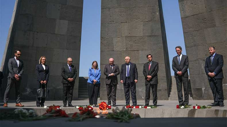 ABD Dışişleri Bakanlığı'nın temsilcisi Ermeni Soykırımı Anıt Kompleksi'ni ziyaret etti