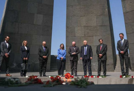 ABD Dışişleri Bakanlığı'nın temsilcisi Ermeni Soykırımı Anıt Kompleksi'ni ziyaret etti