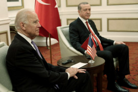 Встреча Эрдогана и Байдена продлилась около часа