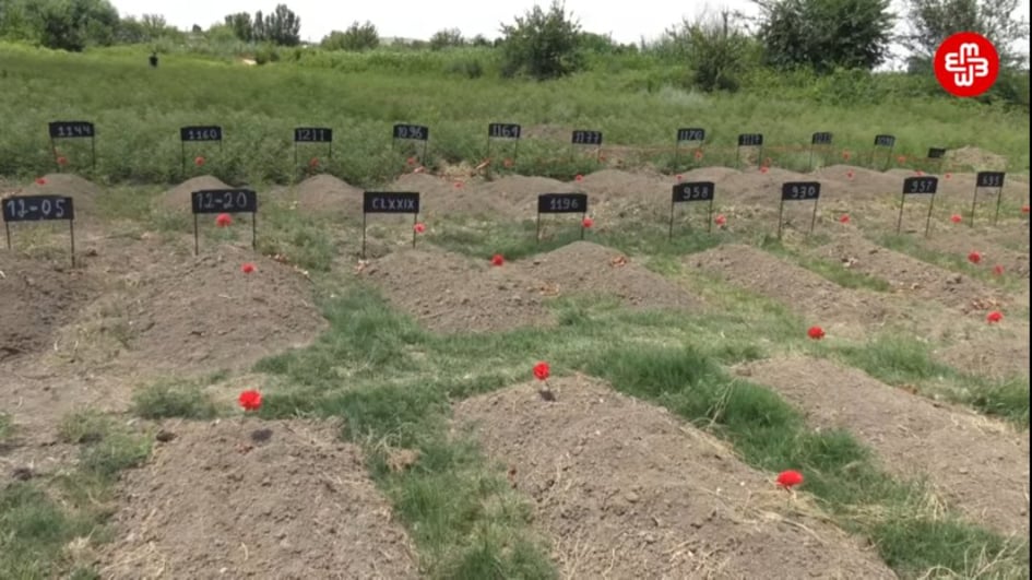 Azerbaycan’da Karabağ savaşında ölen askerlerin isimsiz mezarları bulundu (foto)