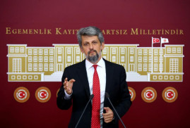 Garo Paylan: Kadıköy’deki Ermeni kiliseye yapılan saygısızlığa polisler neden yol vermiştir?