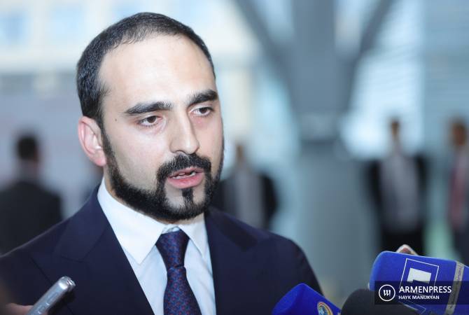 Avinyan: "Müzakere masasında ilk önce Azerbaycan birliklerinin Ermenistan'dan çıkarılması ele alınmalı"