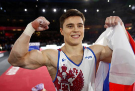 Rus jimnastik takımında yer alan Ermeni sporcu Tokyo-2020 olimpiyatlarında altın madalya kazandı