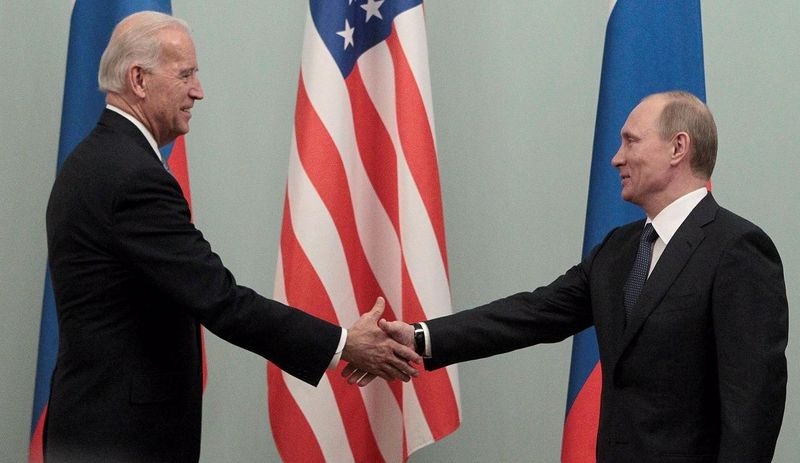 Joe Biden, Rusya Devlet Başkanı Vladimir Putin'in başının gerçekten dertte olduğunu bildiğini söyledi