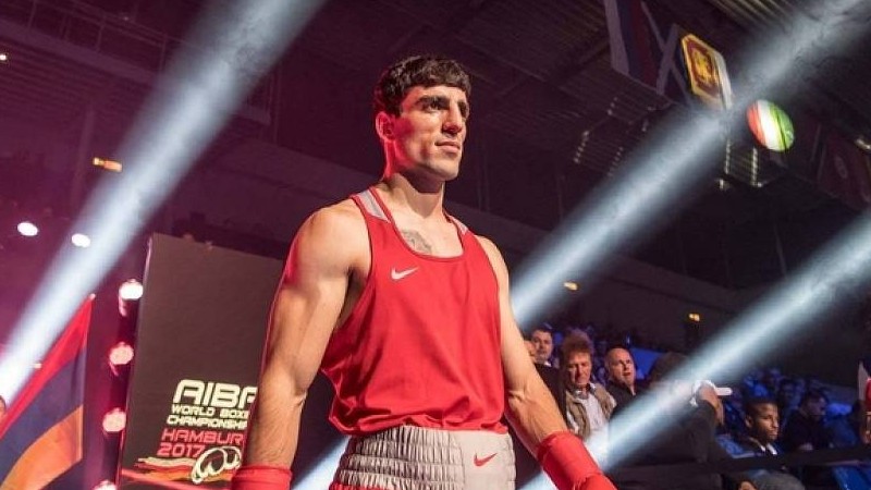 Tokyo Olimpiyat Oyunlarında Ermeni boksör Hovhannes Baçkov, yarı finale çıktı