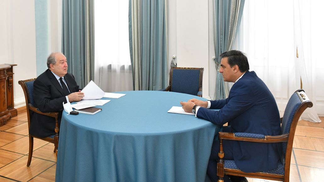 Cumhurbaşkanı Sarkisyan, Arman Tatoyan ile Ermenistan-Azerbaycan sınırındaki durumu görüştü