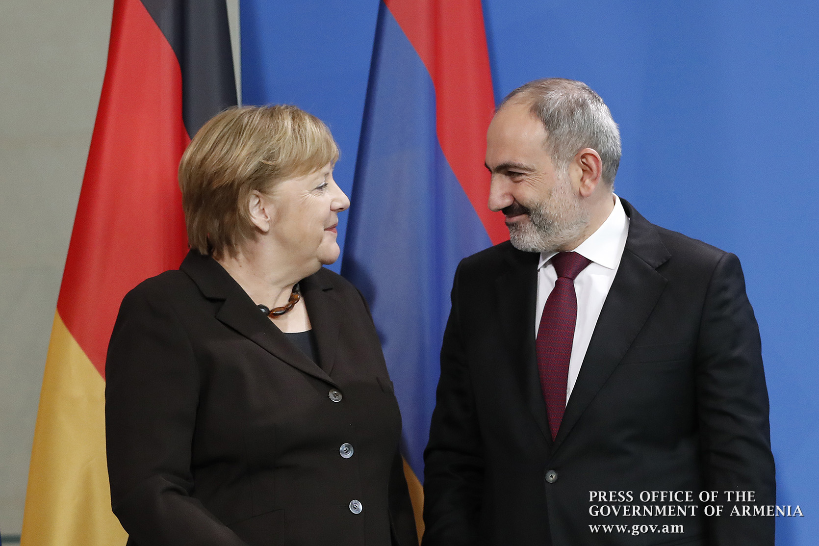 Merkel'den Paşinyan'a tebrik mesajı! Almanya, Karabağ sorununun barış çözümünü desteklemeye devam edecek