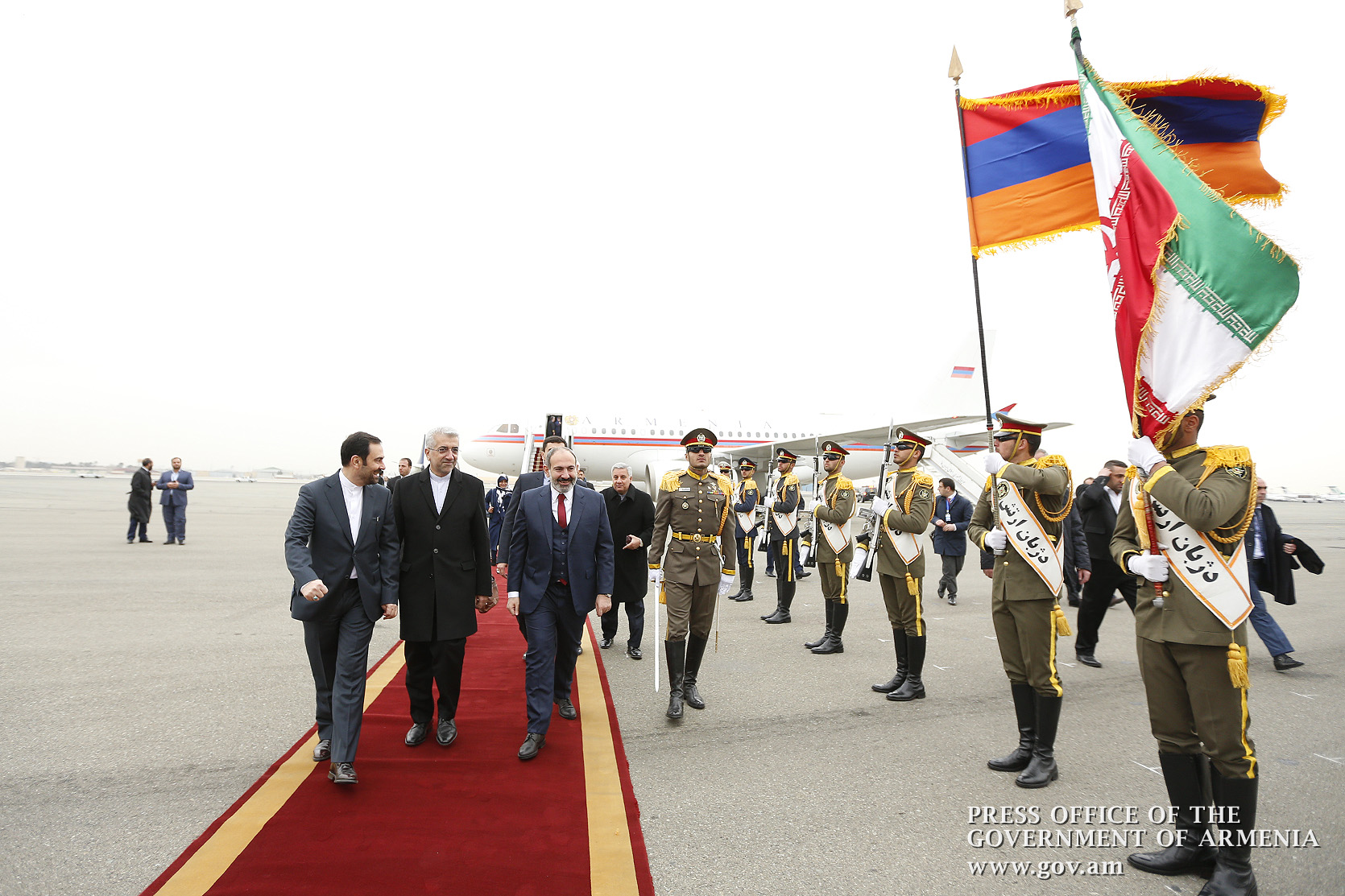 Ermenistan Başbakanı, İbrahim Reisi'nin yemin törenine katılmak üzere İran'da