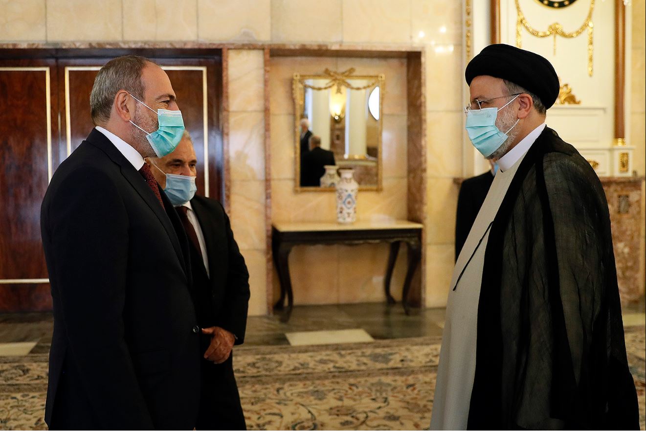 Ermenistan Başbakanı ile İran yeni Cumhurbaşkanı bir araya geldi