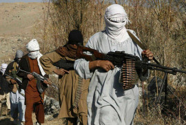 Taliban, Afganistan’da iki vilayetin merkezini daha ele geçirdi