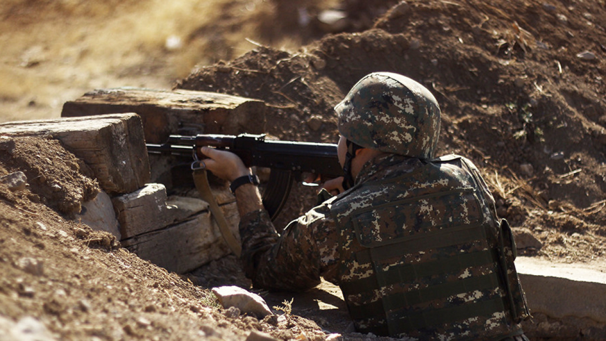 Azerbaycan bir kez daha ateşkesi ihlal edip Ermeni mevzilerine top mermileri attı