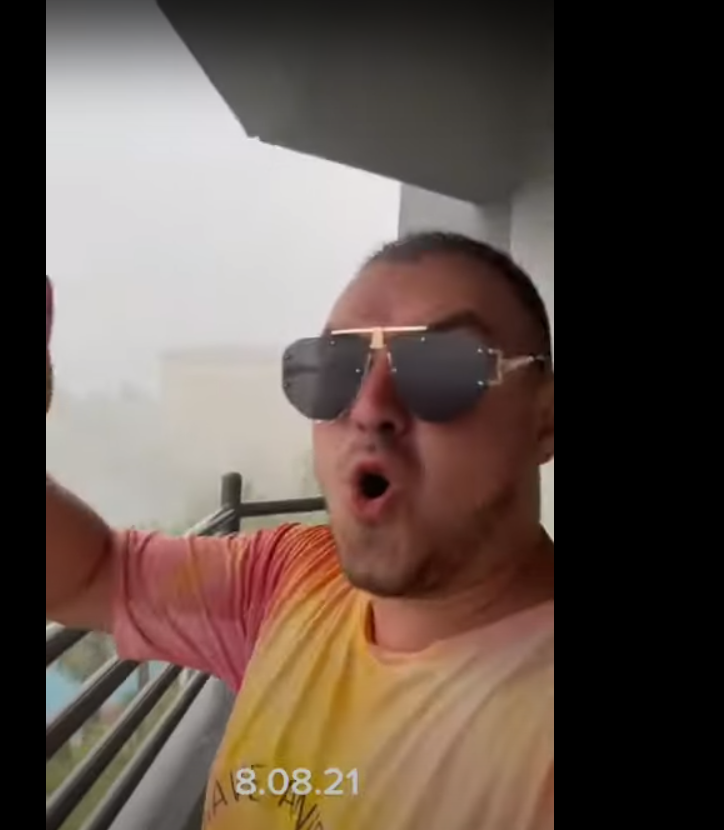Российский турист в Турции: ''Сначала мы тут неделю горели, теперь по ходу мы неделю тонуть будем'' (Видео)
