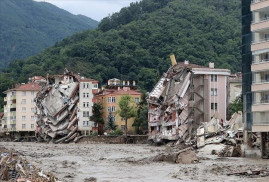 В результате наводнений на севере Турции погибли 27 человек