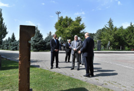 Uruguay Dışişleri Bakanı'ndan Ermeni Soykırımı Anıtı'na ziyaret