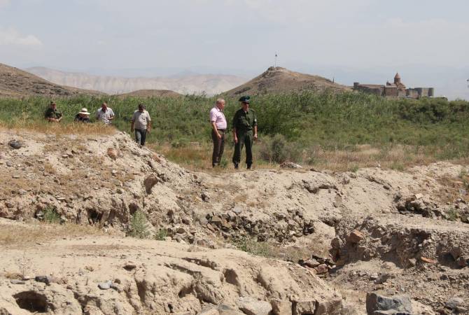 Rusya'nın Ermenistan Büyükelçisi Yeraskh bölgesinin sınır kontrol noktalarını ziyaret etti