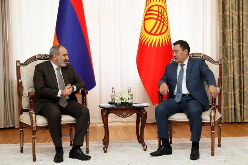 Nikol Paşinyan, Kırgızistan Cumhurbaşkanı ile bir araya geldi