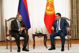 Nikol Paşinyan, Kırgızistan Cumhurbaşkanı ile bir araya geldi