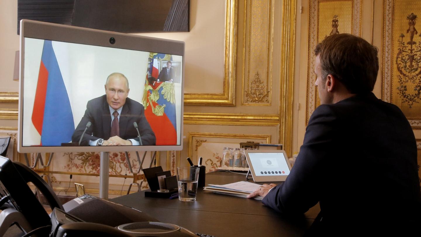 Putin ile Macron Karabağ'ı görüştü