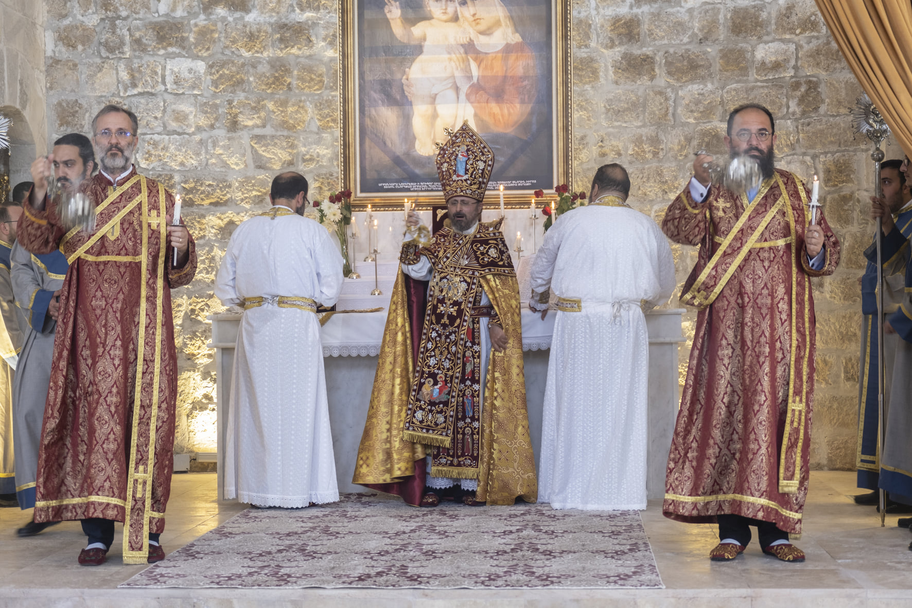 Tarihi Üç Horan Ermeni Kilisesi’nde 106 yıl aradan sonra ilk ayin (Foto)