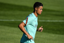 Cristiano Ronaldo, Manchester United'a resmi imzayı attı