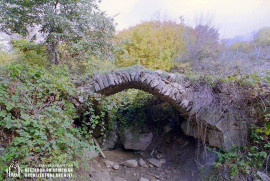Azerbaycan, Artsakh'ın Mets Tagher köyünde bulunan Makun köprüsünü yıktı