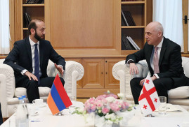 Ermenistan Dışişleri Bakanı Gürcü mevkidaşı ile bir araya geldi