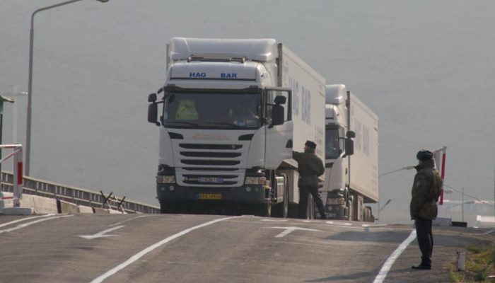 İranlı kamyon şöförleri Vorotan yakınlarındaki yolu kapatmakla tehdit ediyor