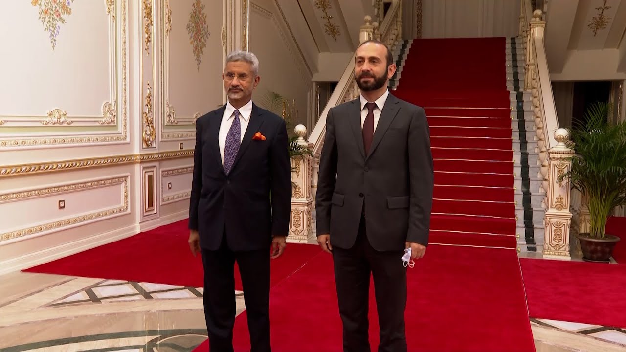 Ermenistan Dışişleri Bakanı, Hint mevkidaşı ile bir araya geldi
