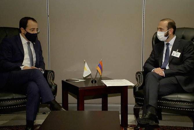 Ararat Mirzoyan, Kıbrıs Dışişleri Bakanı ile görüştü