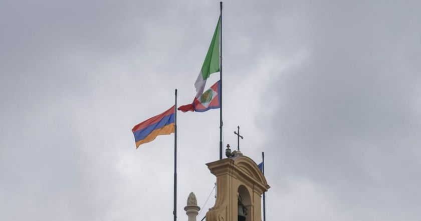 Roma'daki Cumhurbaşkanlık sarayının üzerinde Ermenistan bayrağı dalgalandı