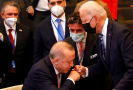 Байден продлил санкции против Турции