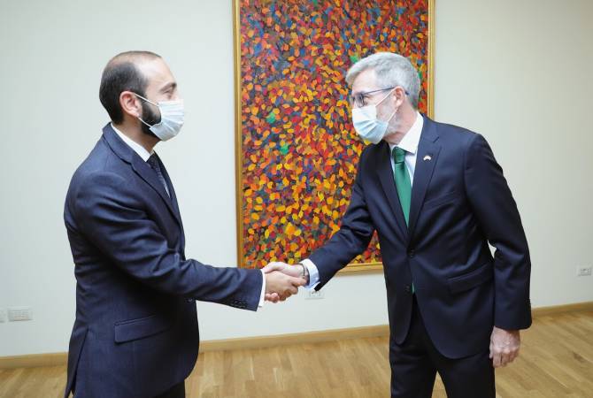 Mirzoyan: Azerbaycan’da yasadışı tutulan Ermeni savaş esirleri derhal iade edilmeli