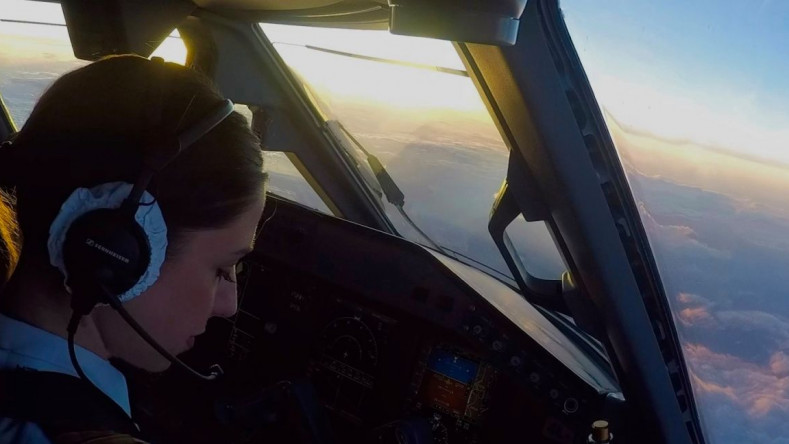 Gürcistan'ın ilk kadın pilotu Ermeni Nadezhda Benklyan (Foto)