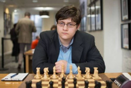 ABD Erkekler Satranç Şampiyonası'nın önde gelenlerden biri Samuel Sevian