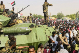 Sudan'da askeri darbe girişimi! Başbakanı ev hapsine aldılar