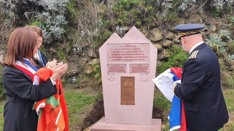 Biarritz'de Ermeni Soykırımı kurbanları için bir anıt açıldı (Foto)