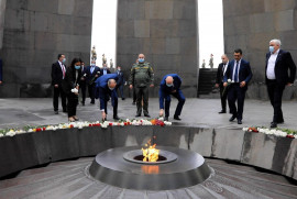 Gürcistan Savunma Bakanı, Ermeni Soykırımı Anıtı'nı ziyaret etti