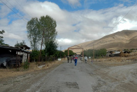 Azerbaycan bu sefer Ermenistan'ın Khaçik köyünü hedef aldı! Traktöre ateş açıldı