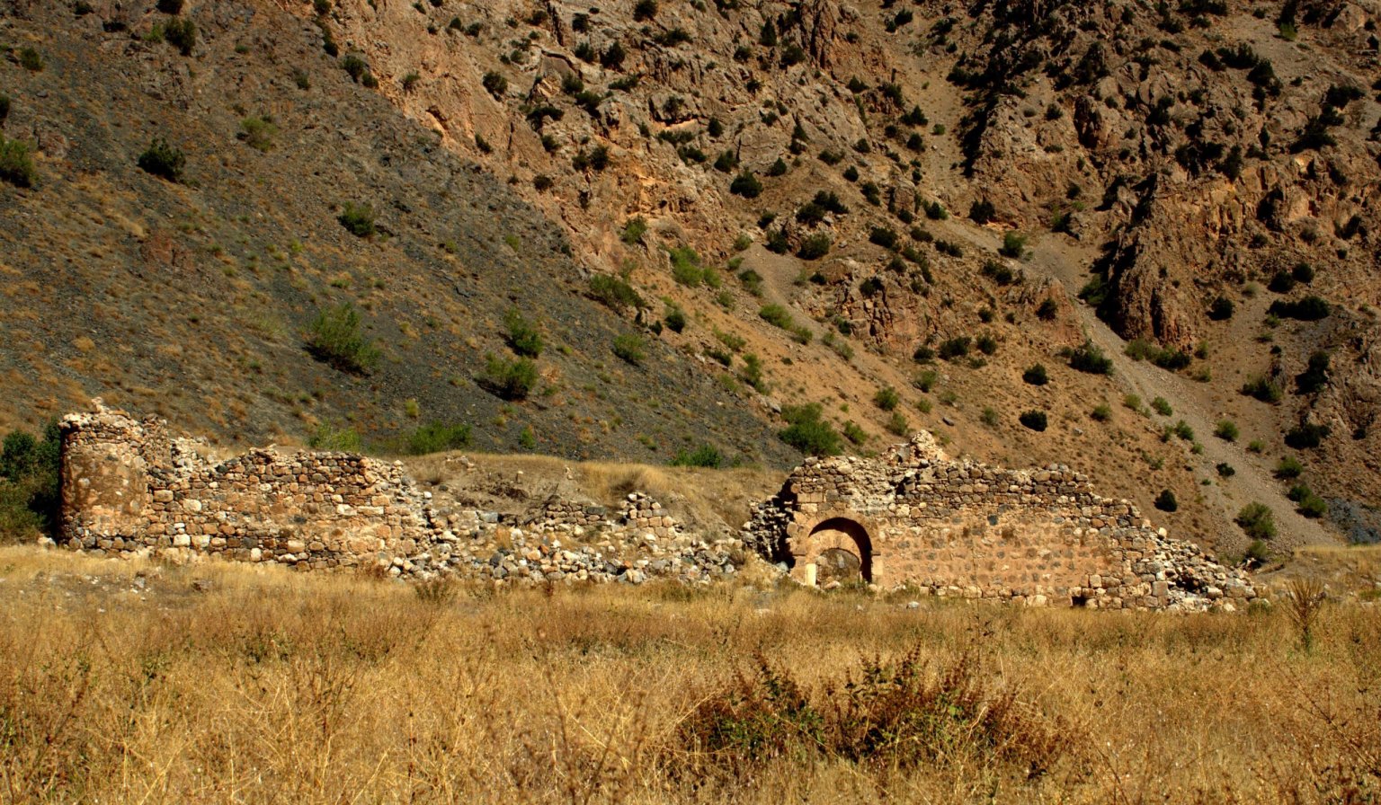 Van’da tarihi Hokyats Manastırı tahrip edildi