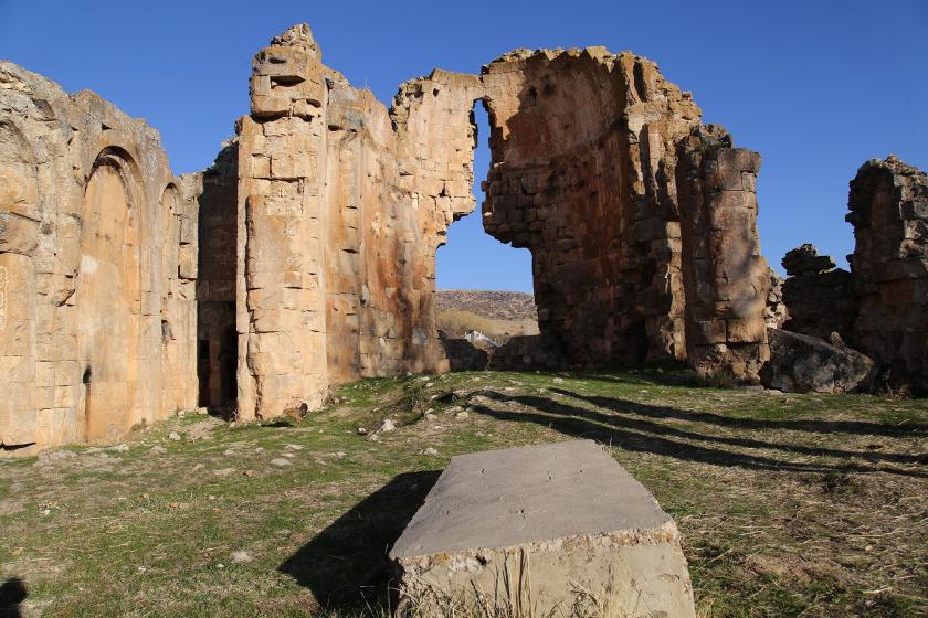 Dersim’deki büyük kiliselerden olan Ergany Kilisesi, bakımsızlık nedeniyle harabeye döndü