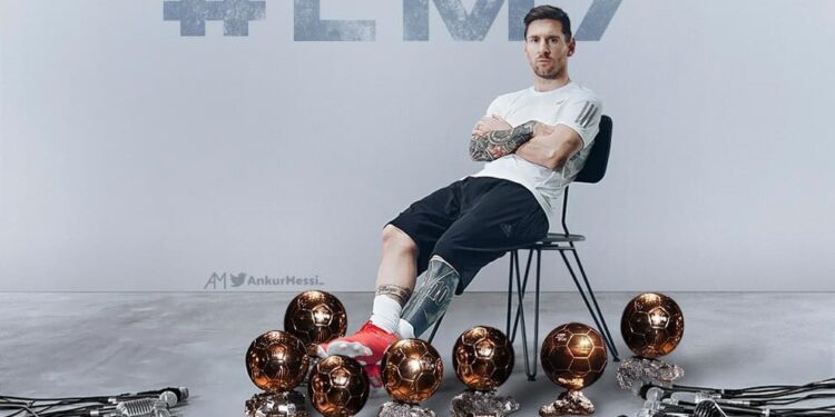 Yılın futbolcusuna verilen "Altın Top" ödülünü Lionel Messi kazandı