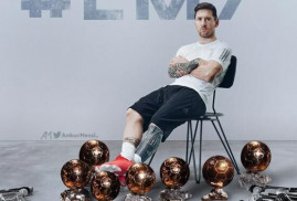 Yılın futbolcusuna verilen "Altın Top" ödülünü Lionel Messi kazandı