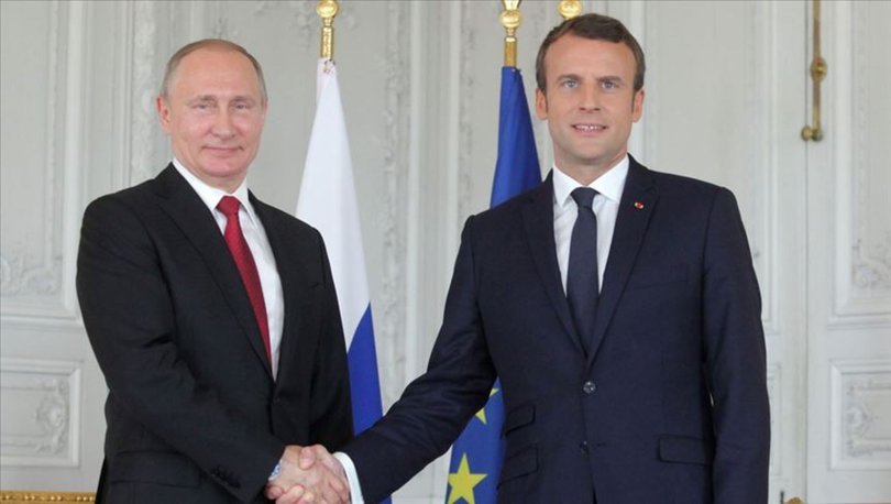 Putin, Macron ile Karabağ'ı görüştü
