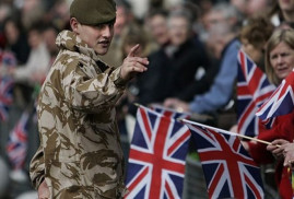 İngiltere, Ukrayna'ya silah ve asker gönderiyor