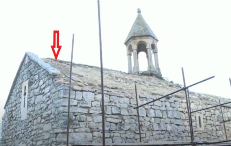 Azerbaycanlılar Hadrut'taki Spitak Haç Kilisesi'nin haçını tahrip etti